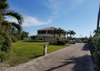 Unlocking the Charms of the Florida Keys: 5 Must-Visit Spots for an Unforgettable Adventure